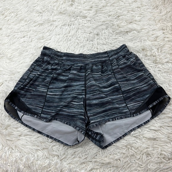 Lululemon Hotty Hot Short II (Long 4") Low Tide Alpine White Black / Black - Picture 1 of 5